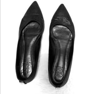 Tory Burch ballet flat with pointed toe.